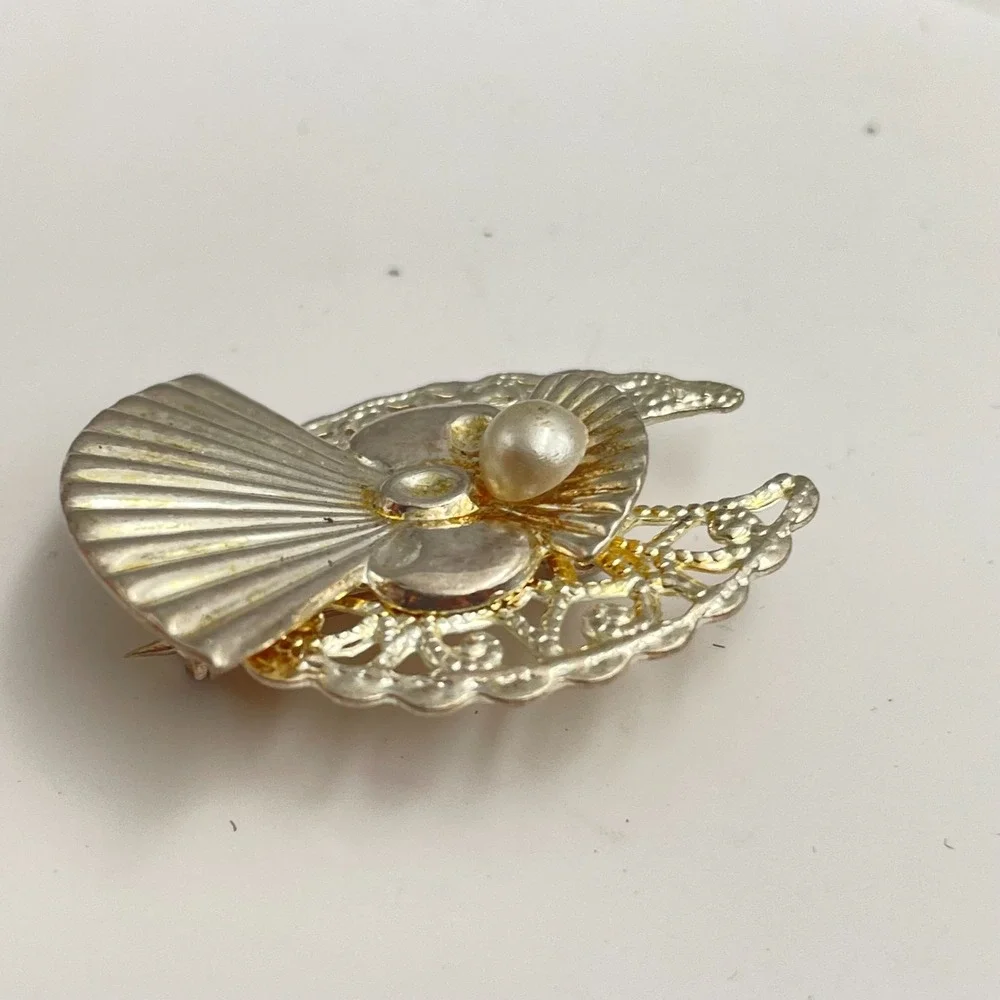 Vintage‎ 90s AOL Silver Tone Faux Pearl Filigree Wings Angel Brooch Pin Jewelry
